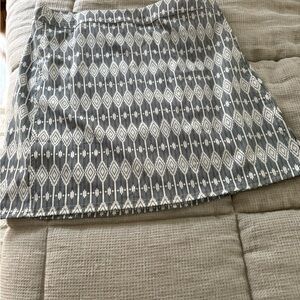 NWOT Ripskirt Hawaii White and Grah Design A-Line Velcro close skirt